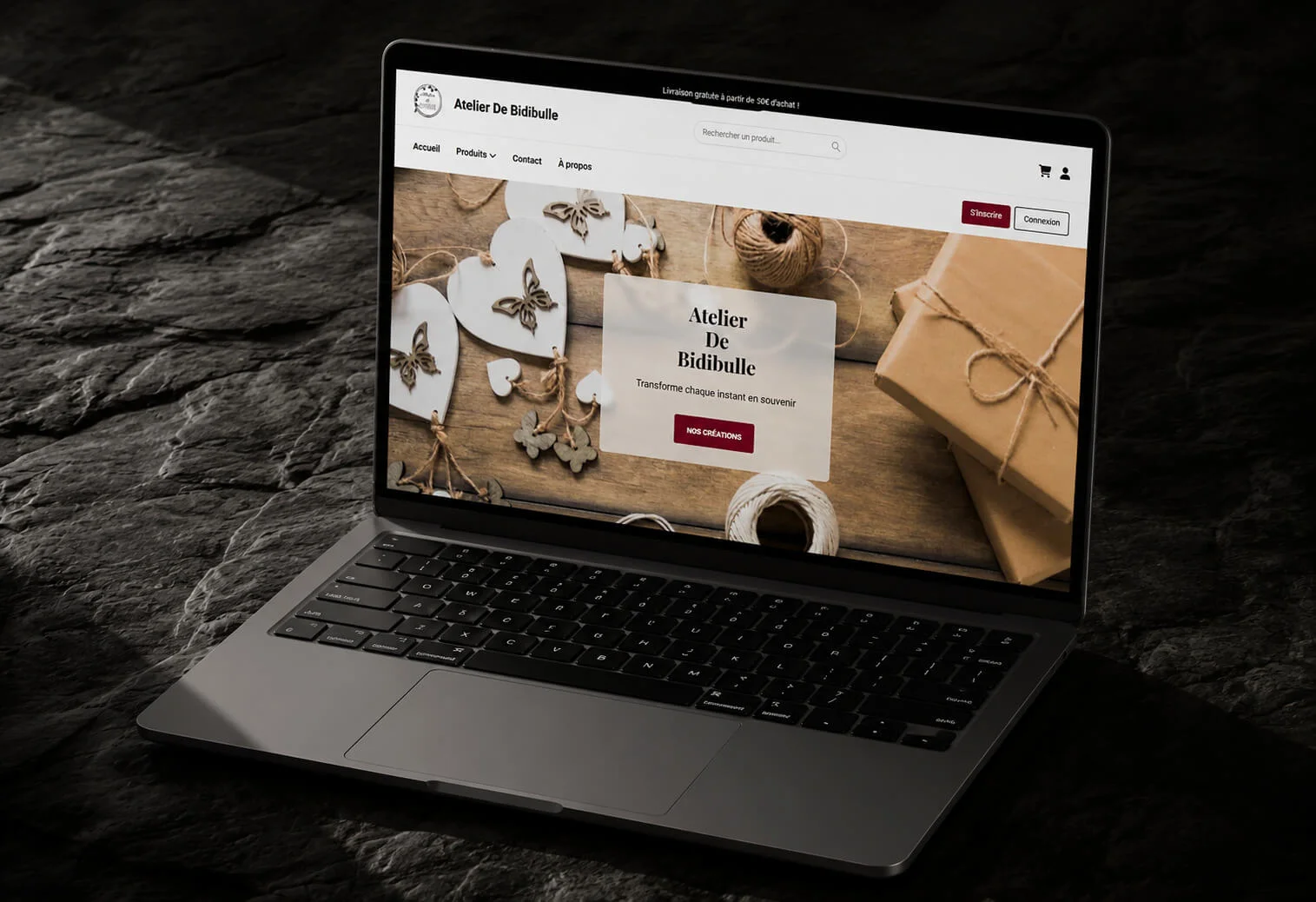 Site e-commerce de l’Atelier de Bidibulle présenté sur un ordinateur portable